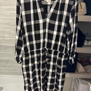 LOFT Black and White V-Neck Long Sleeve Dress